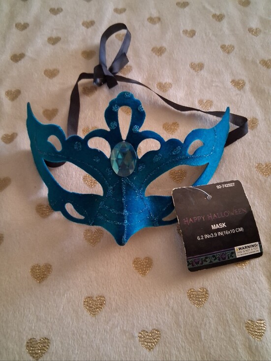 Momentum Brands Accessories - ✂️ *NWT* Momentum Brands Velvet Masquerade Mask with Gem Accent